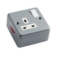 MK Metal Clad Switched Single Socket Aluminium 13A